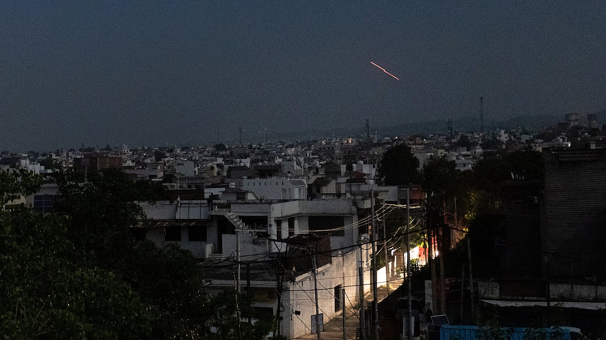 சண்டை நிறுத்த ஒப்பந்தத்தை மீறி பாகிஸ்தான் மீண்டும் தாக்குதல்... எல்லை மாநிலங்களில் மீண்டும் பதற்றம் !