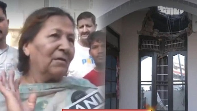 குண்டு சத்தம் கேட்டுக் கொண்டே இருக்கிறது : அச்சத்தில் இருக்கும் ஜம்மு-காஷ்மீர் எல்லைப் பகுதி மக்கள்!