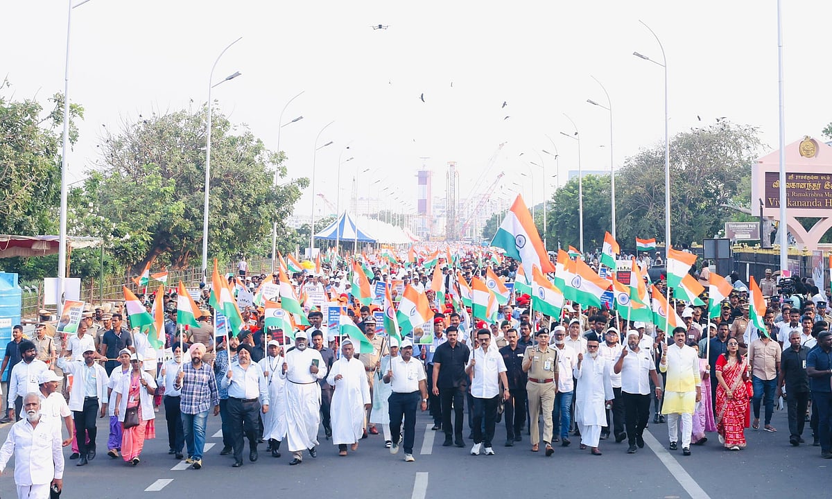“ராணுவ வீரர்கள் என்ன எல்லையில் சண்டையா போட்டர்கள், ஏன் பாராட்டுகிறீர்கள்?” -செல்லூர் ராஜு சர்ச்சை பேச்சு!