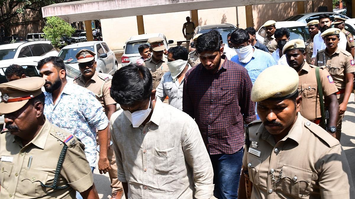 பொள்ளாச்சி பாலியல் வழக்கு : “அதிமுகவினர்தான் தலைகுனிந்து நிற்கிறார்கள்” - கனிமொழி எம்.பி. விமர்சனம்!