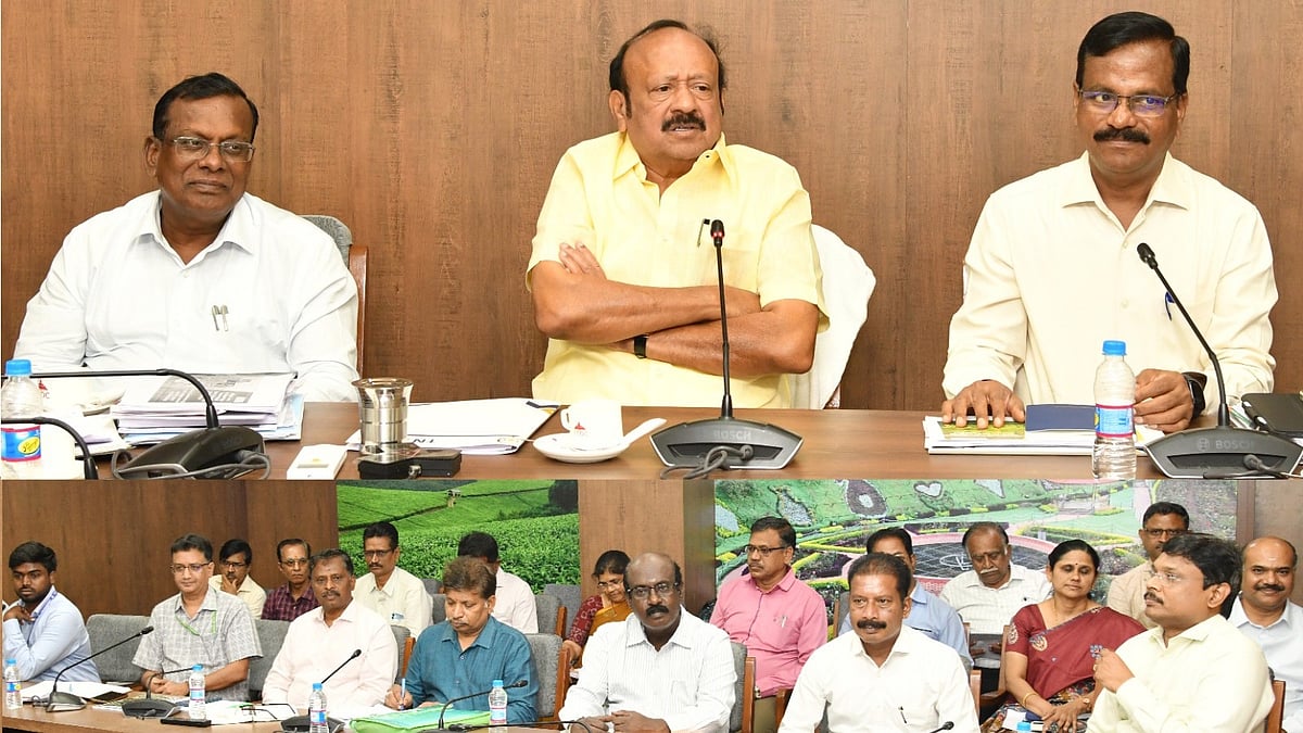 “விவசாயிகளை தொழில்முனைவோர்களாக மாற்றிட வேண்டும்..” ஆய்வுக் கூட்டத்தில் அமைச்சர் MRK பன்னீர்செல்வம்!