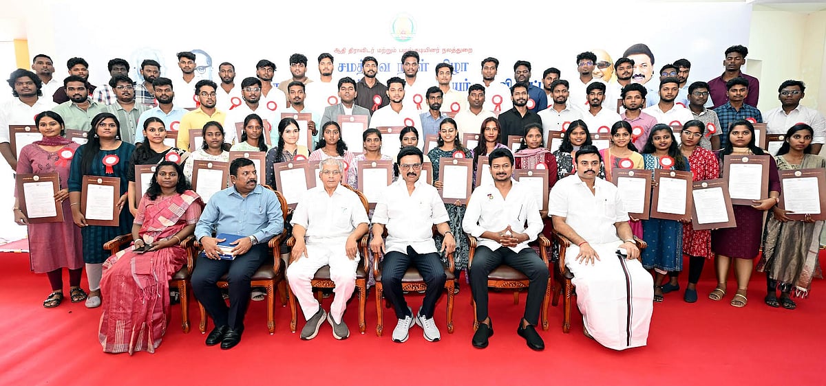 60 ஆண்டுகள் நிகழாத
கல்வியில் புதிய புரட்சி : ஆதிதிராவிட பழங்குடியின மாணவர்களின் தேர்ச்சி 96% ஆக உயர்வு!