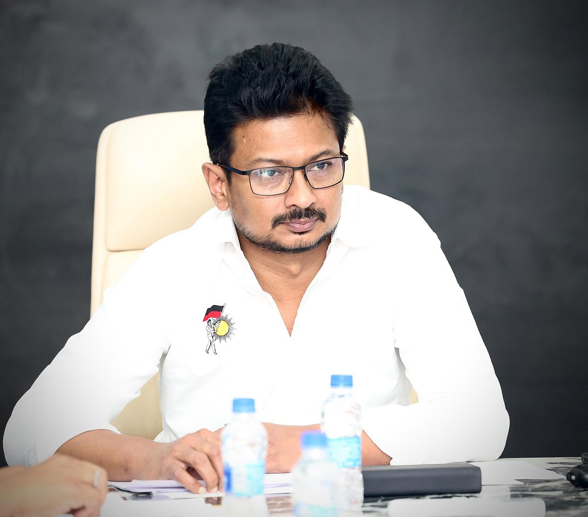 கல்லூரி மாணவர்களுக்கு மடிக்கணினி வழங்கும் பணி... துணை முதலமைச்சர் தலைமையில் ஆலோசனை!