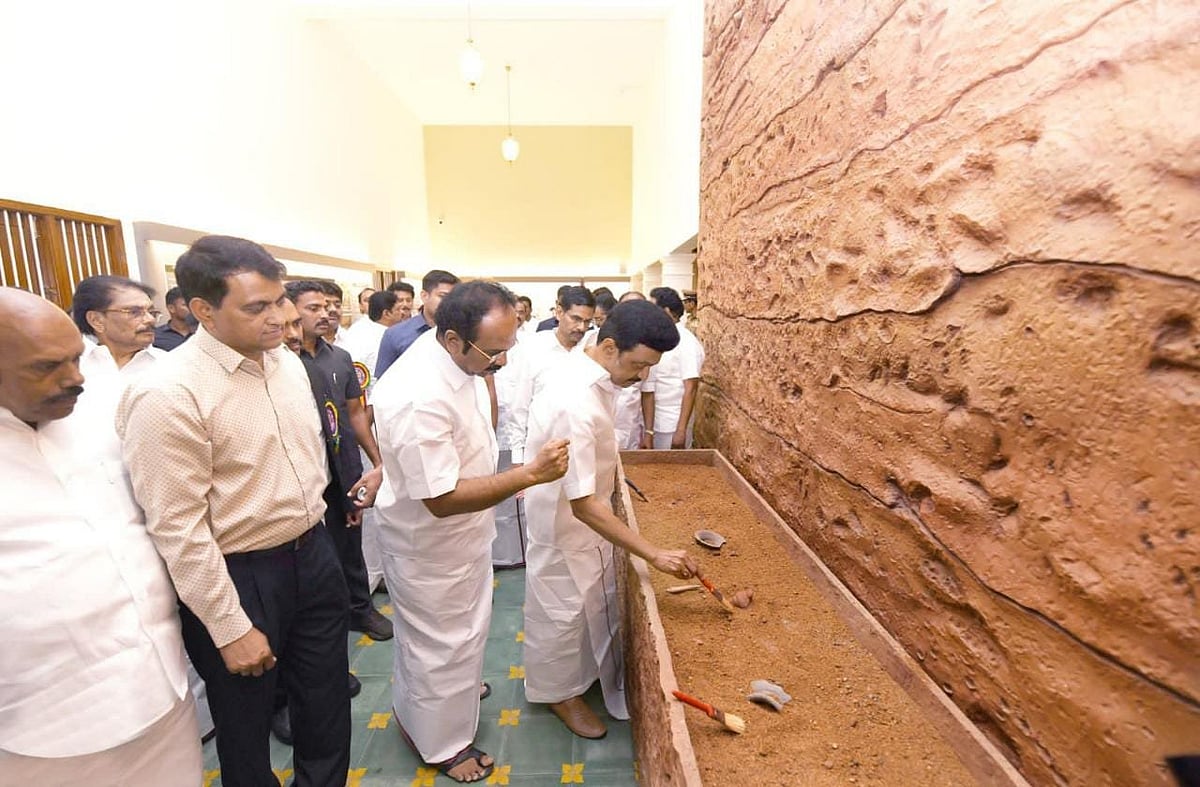 கீழடி ஆய்வு - “பா.ஜ.க. அரசால் சங்கறுக்கும் காரியம் நடக்கிறது” : முரசொலி கண்டனம்!