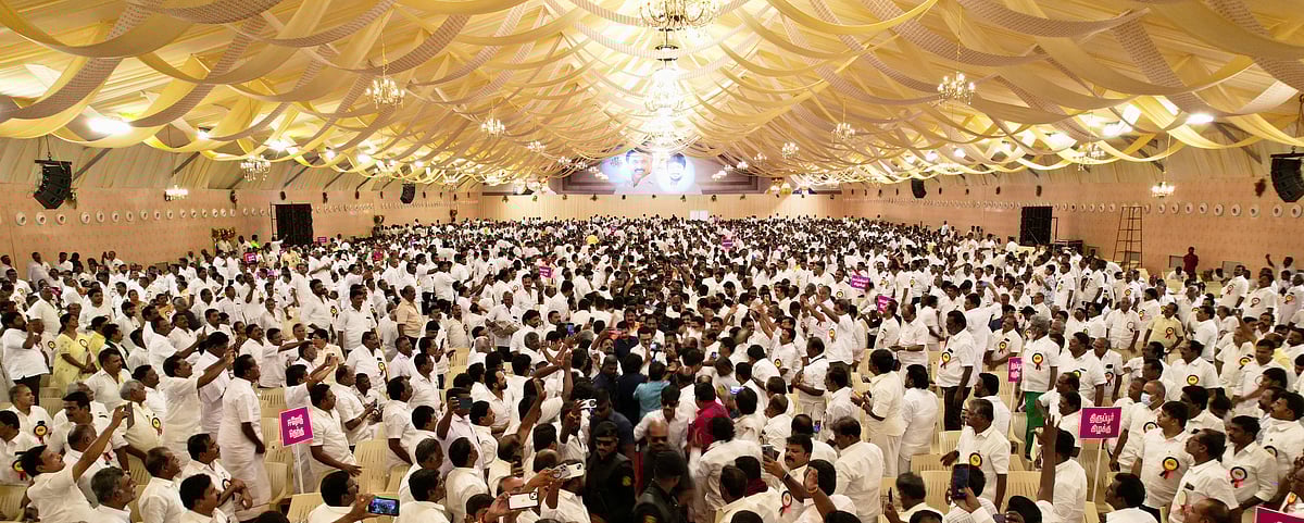 மண் - மொழி - மானம் காத்திட “ஓரணியில் தமிழ்நாடு” திட்டம்! : கழகப் பொதுக்குழு சிறப்பு தீர்மானம்!