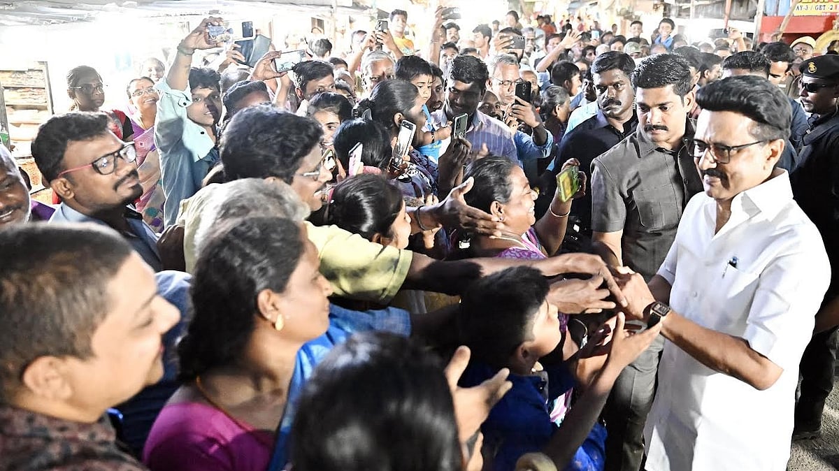 மதுரையில் 22 கி.மீ Road show : முதலமைச்சர் மு.க.ஸ்டாலினை அலைகடெலனத் திரண்டு வரவேற்ற பொதுமக்கள்!