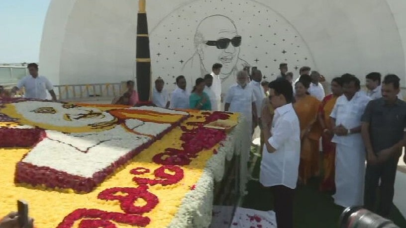 செம்மொழிநாள் : முத்தமிழறிஞர் கலைஞரின் நினைவிடத்தில் மரியாதை செலுத்திய முதலமைச்சர் மு.க.ஸ்டாலின்!