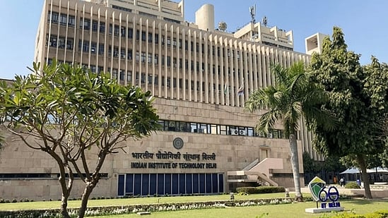 டெல்லி IIT-யில் 2 ஆம் ஆண்டு மாணவர் மர்ம மரணம் : போலிஸ் வழக்குப் பதிவு - தீவிர விசாரணை!