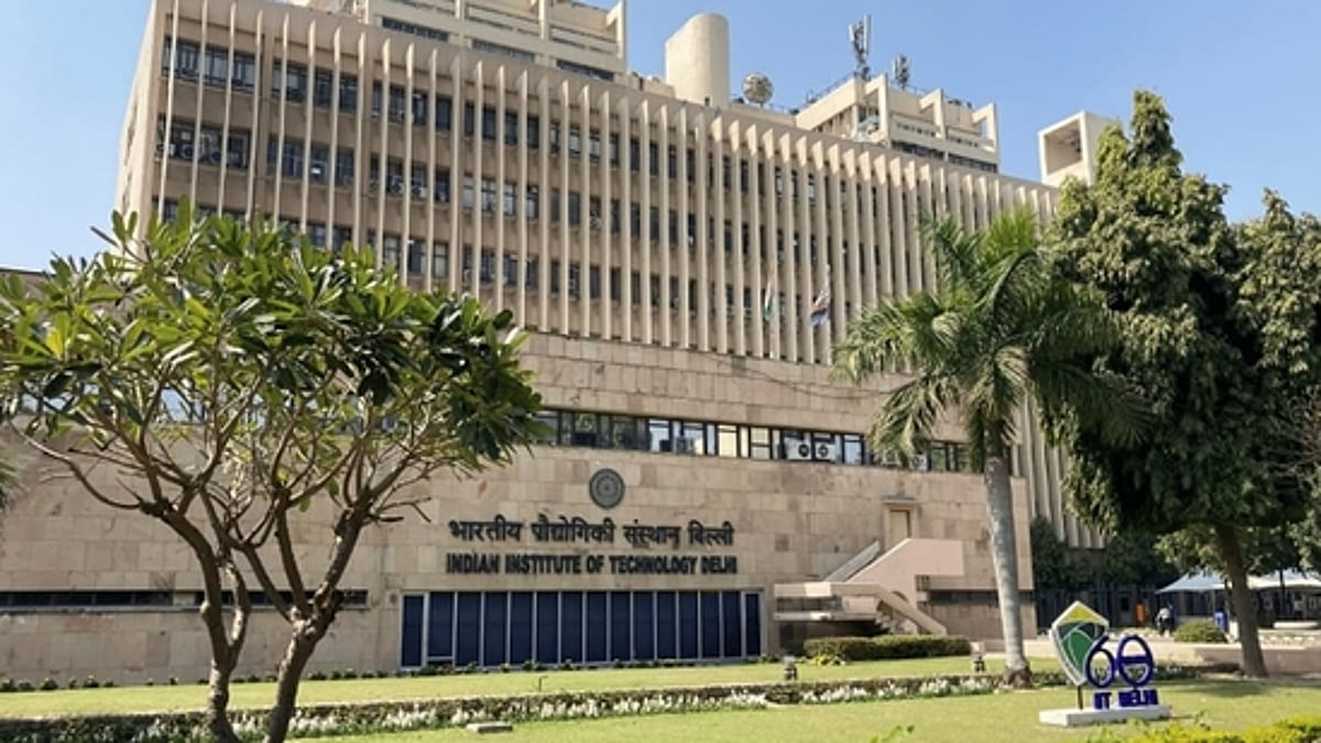 டெல்லி IIT-யில் 2 ஆம் ஆண்டு மாணவர் மர்ம மரணம் : போலிஸ் வழக்குப் பதிவு - தீவிர விசாரணை!