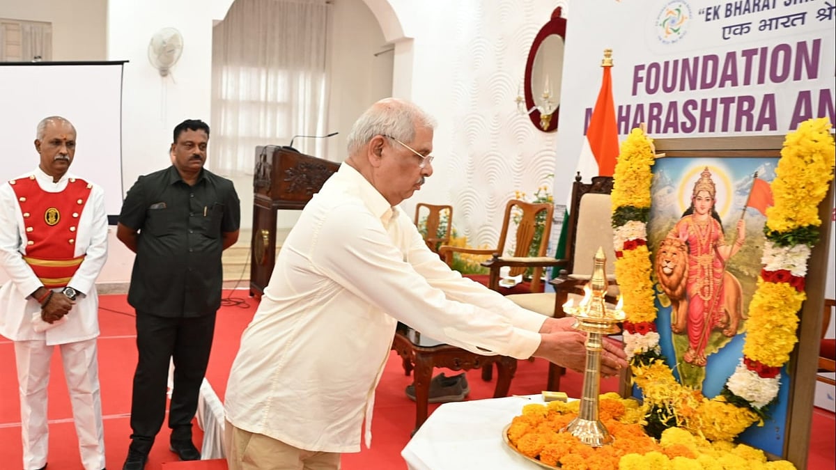 கேரள ஆளுநர் மாளிகையில் காவி கொடி ஏந்திய பாரதமாதா புகைப்படம் :  குடியரசு தலைவருக்கு CPI கட்சி கடிதம்!