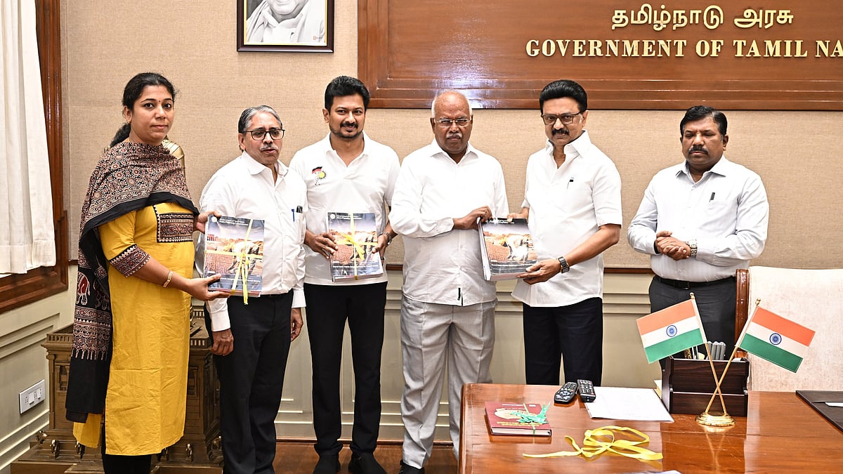 மாநில திட்டக் குழுவால் தயாரிக்கப்பட்ட 4 அறிக்கைகள்.. முதலமைச்சரிடம் சமர்ப்பித்தார் துணை முதலமைச்சர் !