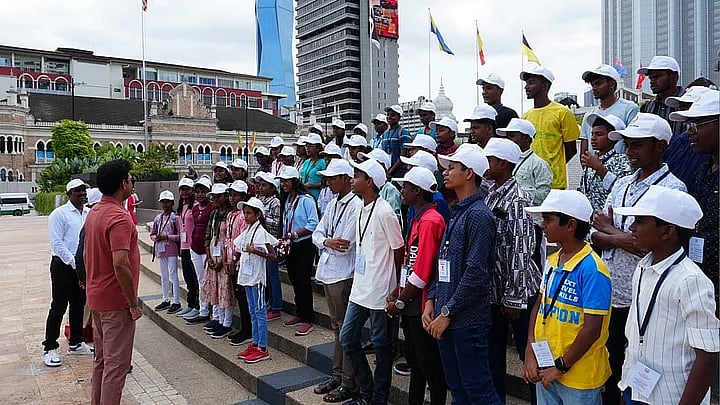 “தமிழ்நாட்டின் அடையாளமாக மாறிய அரசு பள்ளி மாணவர்கள்” : கல்விச் சுற்றுலா குறித்து அமைச்சர் எழுதிய கட்டுரை!