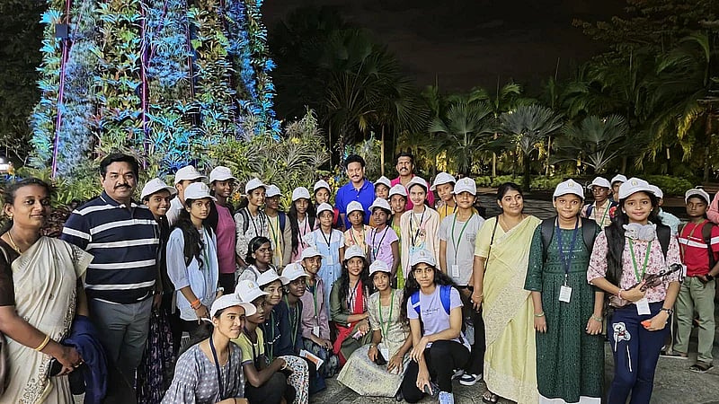 “தமிழ்நாட்டின் அடையாளமாக மாறிய அரசு பள்ளி மாணவர்கள்” : கல்விச் சுற்றுலா குறித்து அமைச்சர் எழுதிய கட்டுரை!