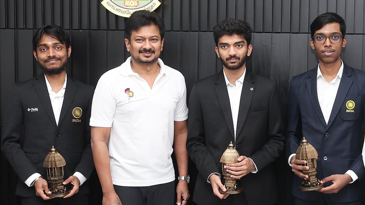 டாப் 10 ரேங்கில் இருக்கும் தமிழ்நாட்டு செஸ் வீரர்கள்... நேரில்  சந்தித்து பாராட்டிய துணை முதலமைச்சர்!