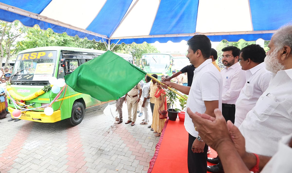 தேனி மாவட்டத்தில் 9 மினி பேருந்துகள் சேவையை தொடங்கிவைத்தார் துணை முதலமைச்சர்... விவரம் உள்ளே ! 