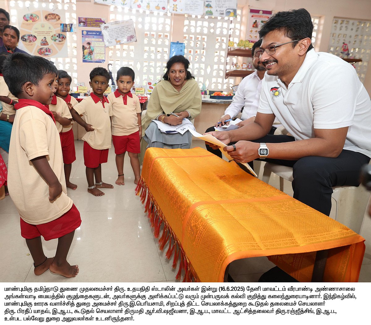 “என்ன சாப்டீங்க?...” - குழந்தைகளிடம் அங்கன்வாடி மையம் குறித்து விசாரித்தார் துணை முதலமைச்சர் உதயநிதி!