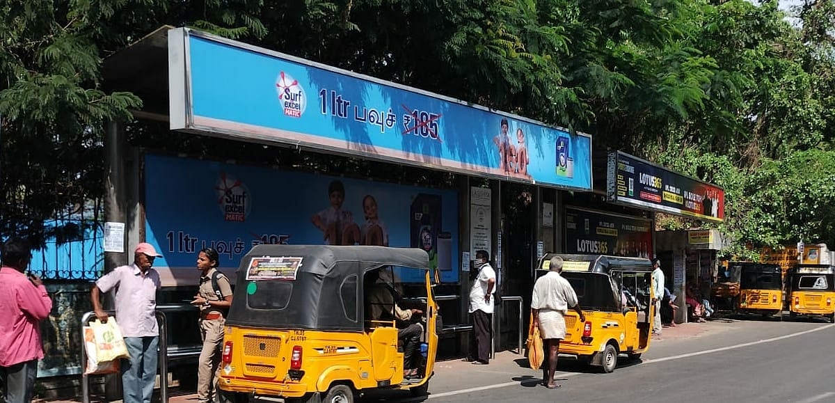 சென்னையில் பெண்களின் பாதுகாப்புக்காக 614 பேருந்து நிழற்குடைகளில் மின்விளக்குகள் - சென்னை மாநகராட்சி ! 
