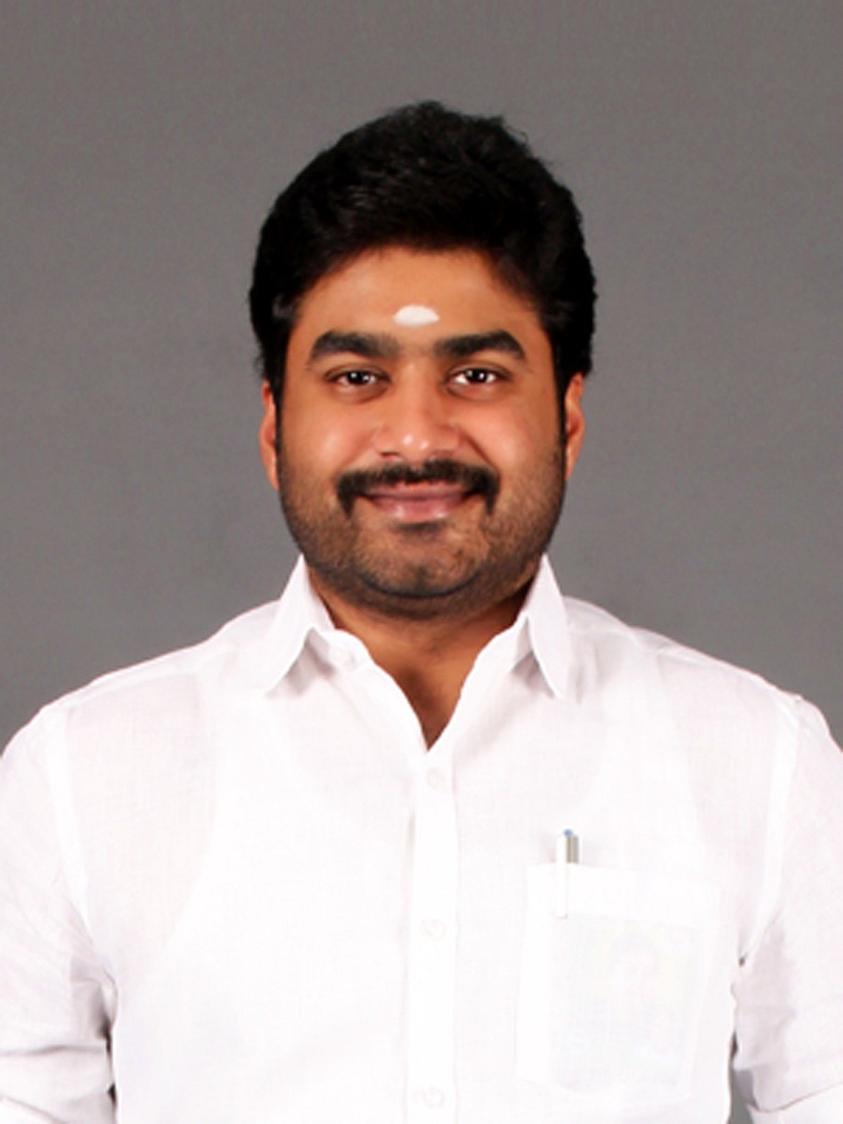 அ.தி.மு.க முன்னாள் அமைச்சரின் மகன் கைது! : ரூ.17 கோடி மோசடி வழக்கில் நடவடிக்கை!