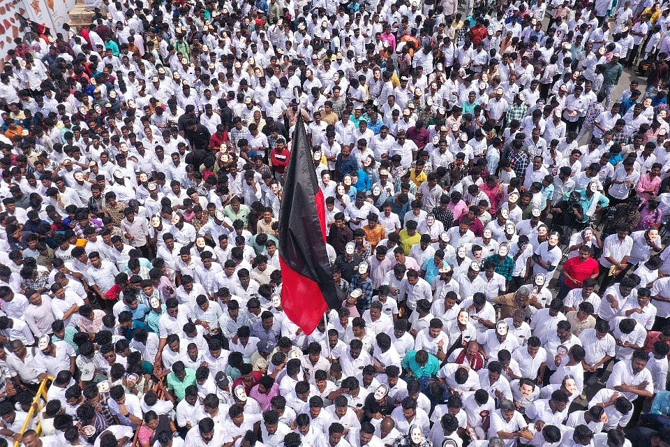 கீழடி அகழாய்வு முடிவுகளை உடனடியாக வெளியிடவேண்டும் - திமுக மாணவரணி சார்பில் மாபெரும் ஆர்ப்பாட்டம் ! 