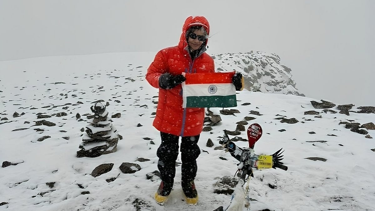 உலகின் உயரமான சிகரங்களை ஏறி சாதனை படைத்த தமிழ் பெண்  முத்தமிழ் செல்வி!