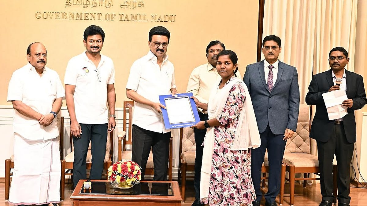 தொழில் வணிகத்துறையில் 50 பேருக்கு பணி நியமன ஆணை! : முதலமைச்சர் மு.க.ஸ்டாலின் வழங்கினார்! 