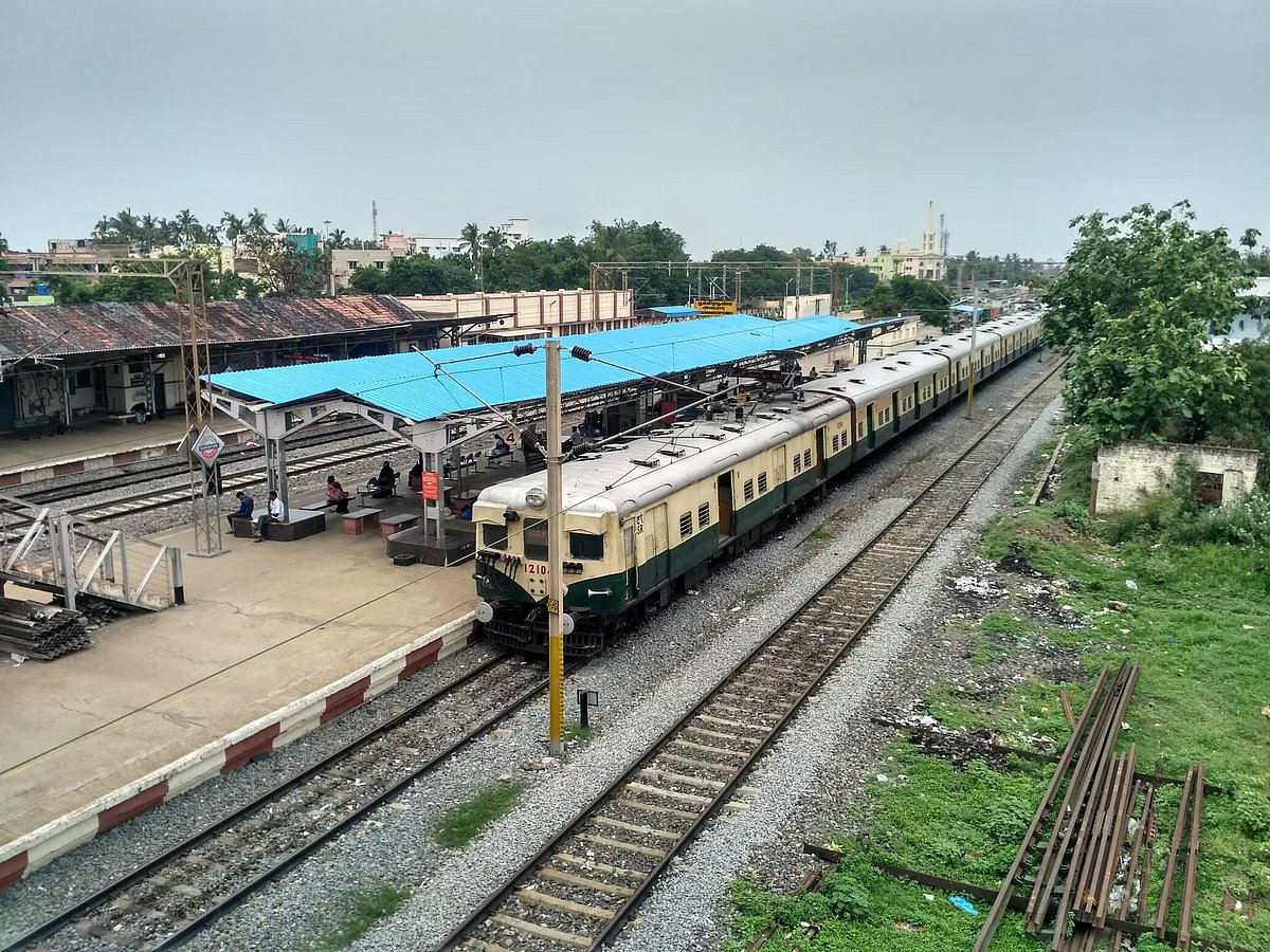 இனி கும்மிடிபூண்டி, சூலூருபேட்டைக்கு 12 பெட்டிகள் கொண்ட புறநகர் ரயில்கள் - தெற்கு ரயில்வே அறிவிப்பு !