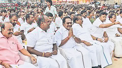 "பழனிசாமியின் அடிமைத்தனம் பல்லிளிக்கிறது - அடிமைகள் உடம்பில் ரத்தம் எதற்கு?" : முரசொலி தலையங்கம் ஆவேசம்!