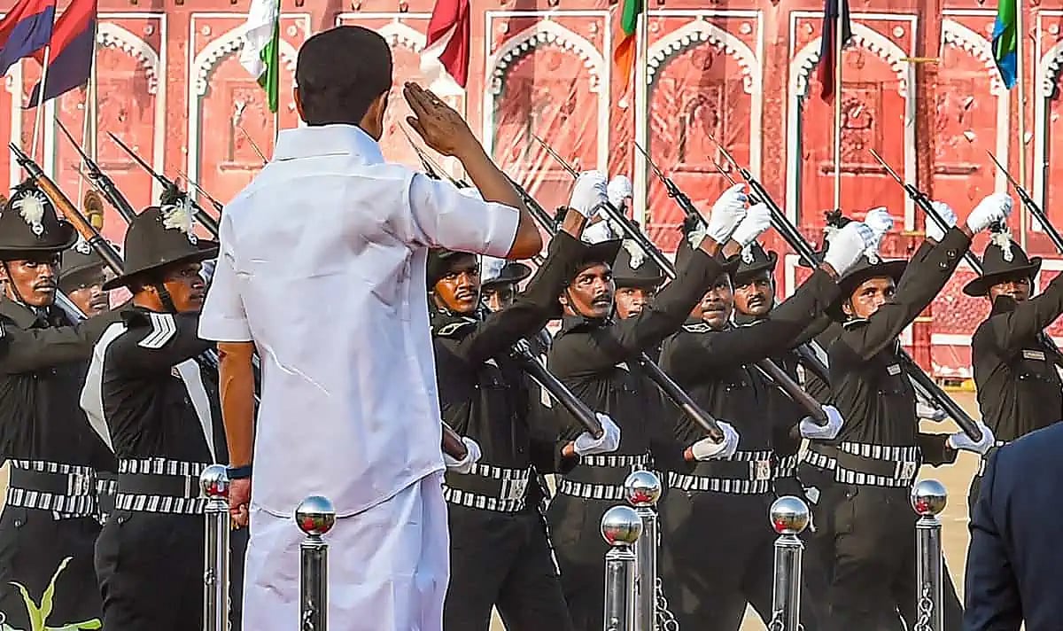 காவல்துறையினருக்கு முதலமைச்சரின் பதக்கம் அறிவிப்பு! : சுதந்திர நாளில் விருதுபெறுவோர் பட்டியல் உள்ளே!