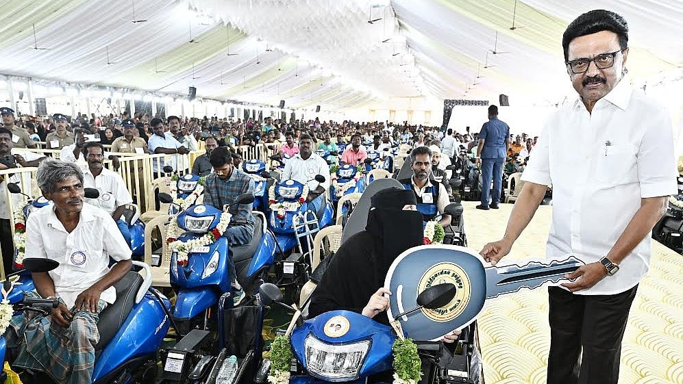 60 புதிய திட்டப் பணிகளுக்கு அடிக்கல் :  1,00,168 பயனாளிகளுக்கு நலத்திட்ட உதவிகளை வழங்கிய முதலமைச்சர்!