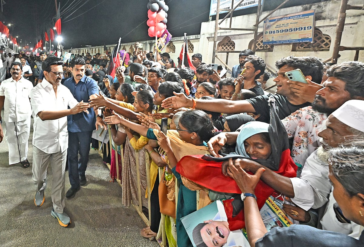 2 நாட்கள்.. வேலூர் முதல் திருப்பத்தூர் வரை... வழிநெடுகிலும் பொதுமக்கள் முதலமைச்சருக்கு உற்சாக வரவேற்பு!