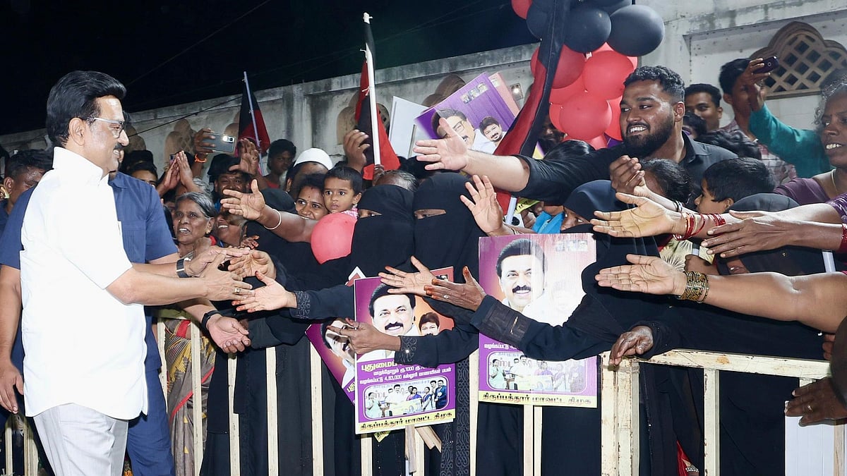 திராவிட மாடல் அரசின் திட்டத்தால் வெற்றிநடை போடும் 6 லட்சம் பெண் தொழில் முனைவோர்கள் : The Indian Express!