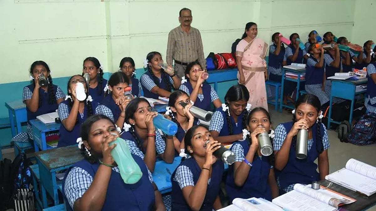 ”பள்ளி மாணவர்களுக்கான ’வாட்டர் பெல்’ திட்டம்” : பெற்றோர்கள் வரவேற்பு!