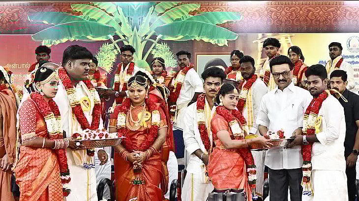 முதலமைச்சர் தலைமையில் 32 இணையர்களுக்கு திருமணம் :  இந்து சமய அறநிலையத்துறை  அசத்தல் !