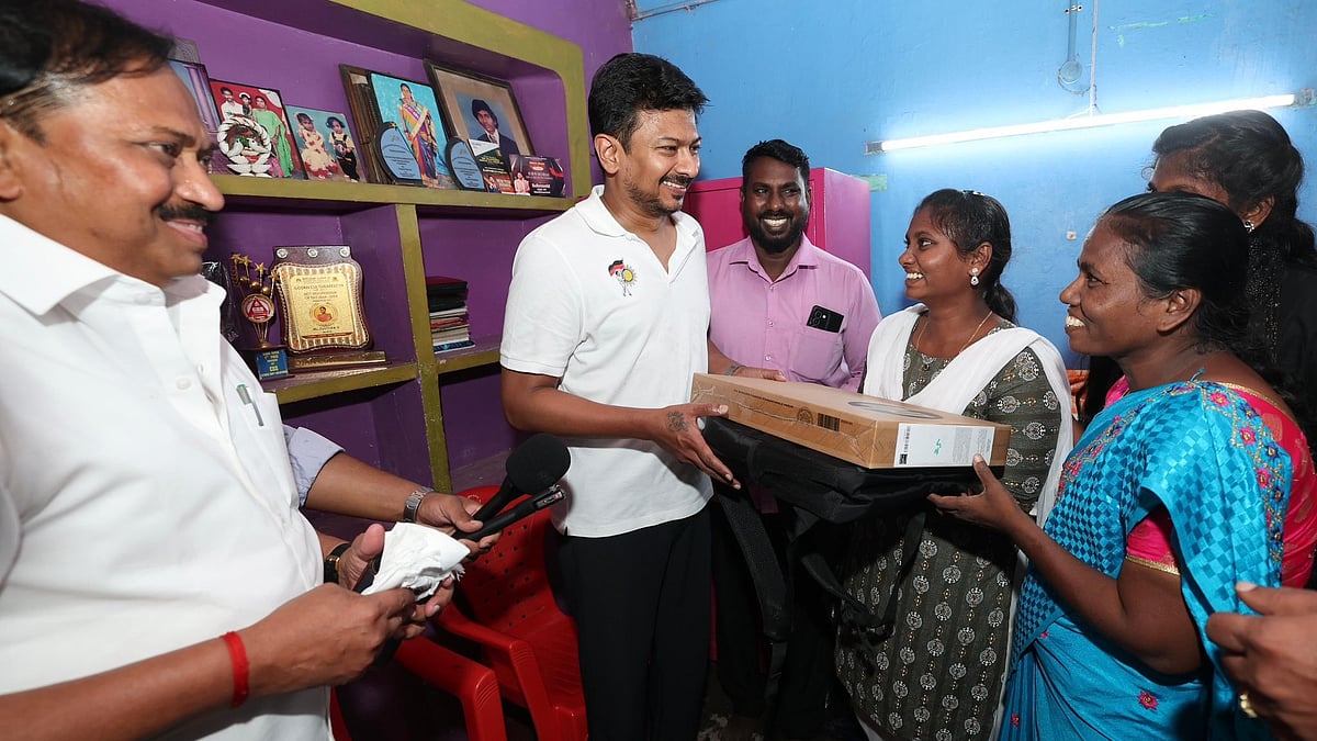 கோரிக்கை வைத்த கல்லூரி மாணவி : வீட்டிற்கே சென்று நிறைவேற்றிய துணை முதலமைச்சர் உதயநிதி!