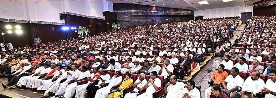 "வள்ளுவரை திருடப்பார்க்கிறர்கள், வள்ளுவரின் வெப்பம் அவர்களை பொசுக்கிவிடும்" - முதலமைச்சர் ஆவேசம் ! 