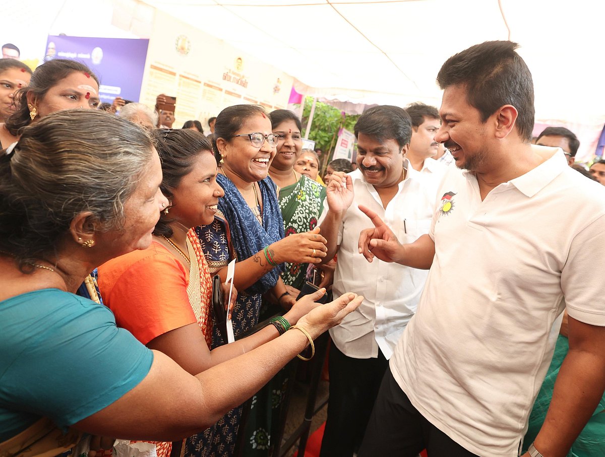 “உங்களுடன் ஸ்டாலின்” முகாம் : 13 அரசுத்துறைகள்.. குவிந்த பொதுமக்கள்.. தீர்வுகளை வழங்கிய துணை முதலமைச்சர்!