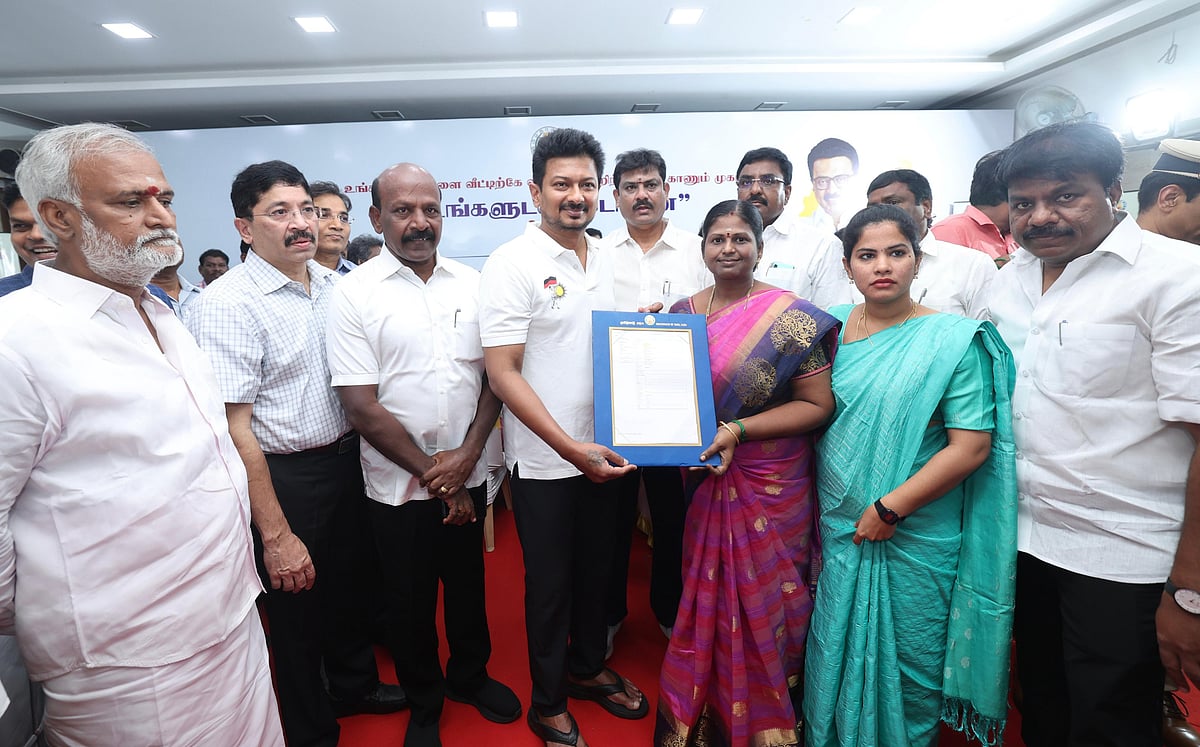 “உங்களுடன் ஸ்டாலின்” முகாம் : 13 அரசுத்துறைகள்.. குவிந்த பொதுமக்கள்.. தீர்வுகளை வழங்கிய துணை முதலமைச்சர்!