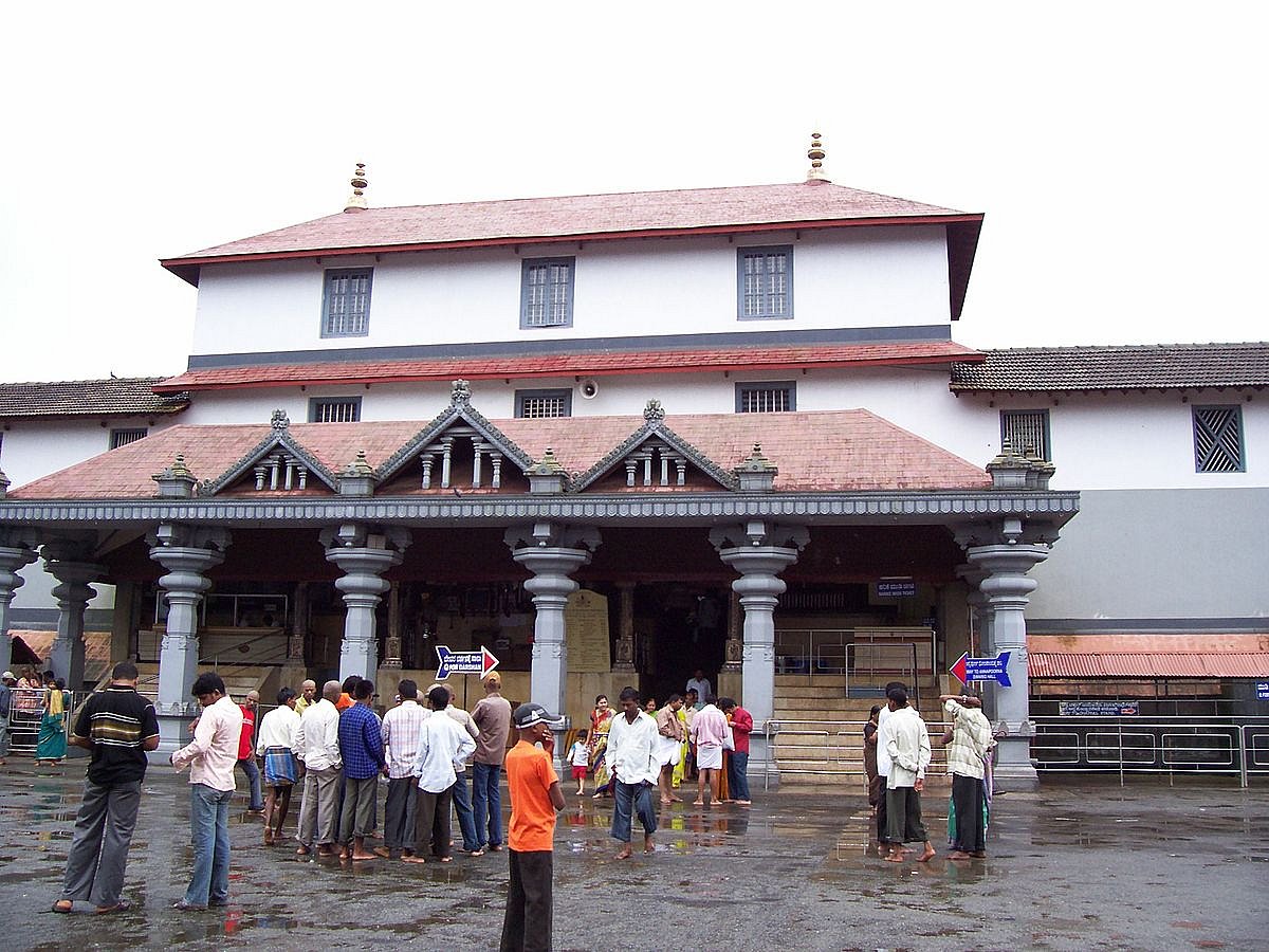 கர்நாடகா: பாலியல் வன்கொடுமை செய்து 100-க்கும் மேற்பட்ட பெண்கள் கொலை... கோவில் நிர்வாகத்தின் மீது புகார் !