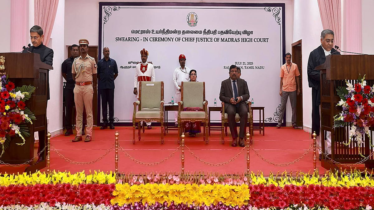 சென்னை உயர்நீதிமன்ற 54ஆவது தலைமை நீதிபதி ம.மோ.ஸ்ரீவஸ்தவா! : யார் இந்த ஸ்ரீவஸ்தவா?