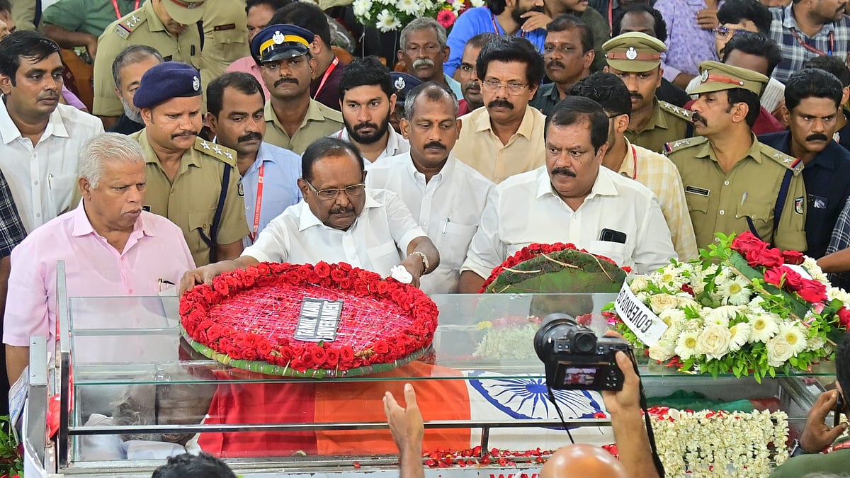 கேரள முன்னாள் முதல்வர் அச்சுதானந்தன் இறுதி நிகழ்வு! : தமிழ்நாடு அரசு சார்பில் மரியாதை!