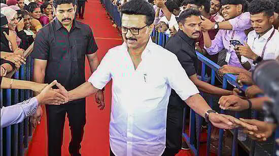 மருத்துவமனையில் இருந்தாலும் மக்கள் பணிக்கே முக்கியத்துவம்... அதிகாரிகளுடன் முதலமைச்சர் ஆலோசனை !