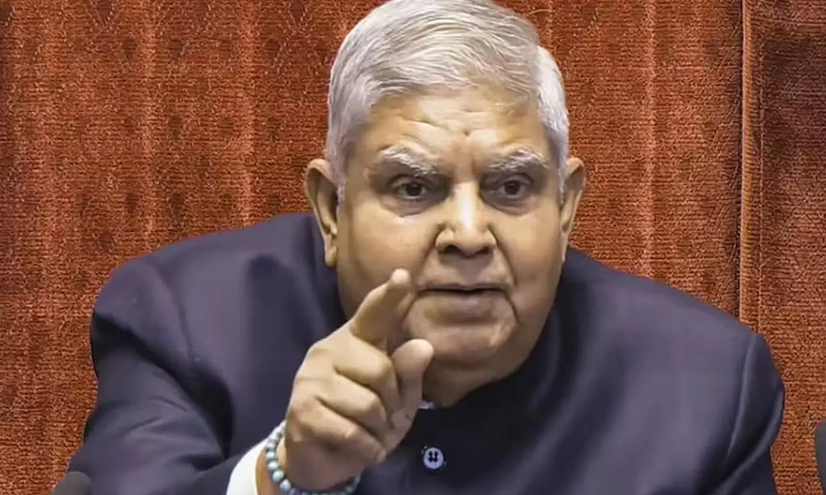 திடீரென ஓய்வு பெறுவதாக அறிவித்த குடியரசுத் துணைத் தலைவர்... சந்தேகம் எழுப்பும் எதிர்க்கட்சிகள் ! 