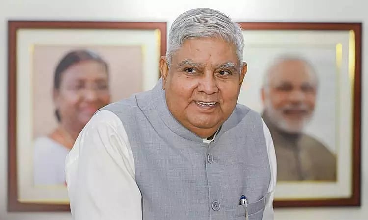 திடீரென ஓய்வு பெறுவதாக அறிவித்த குடியரசுத் துணைத் தலைவர்... சந்தேகம் எழுப்பும் எதிர்க்கட்சிகள் ! 