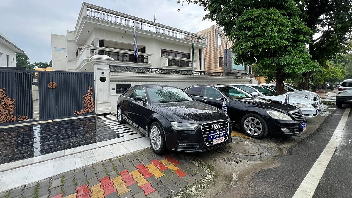 இல்லாத நாடுகள் பெயரில் போலி தூதரகம்... பலரை ஏமாற்றி சொகுசு வாழ்க்கை... உ.பி.யில் அதிர்ச்சி !