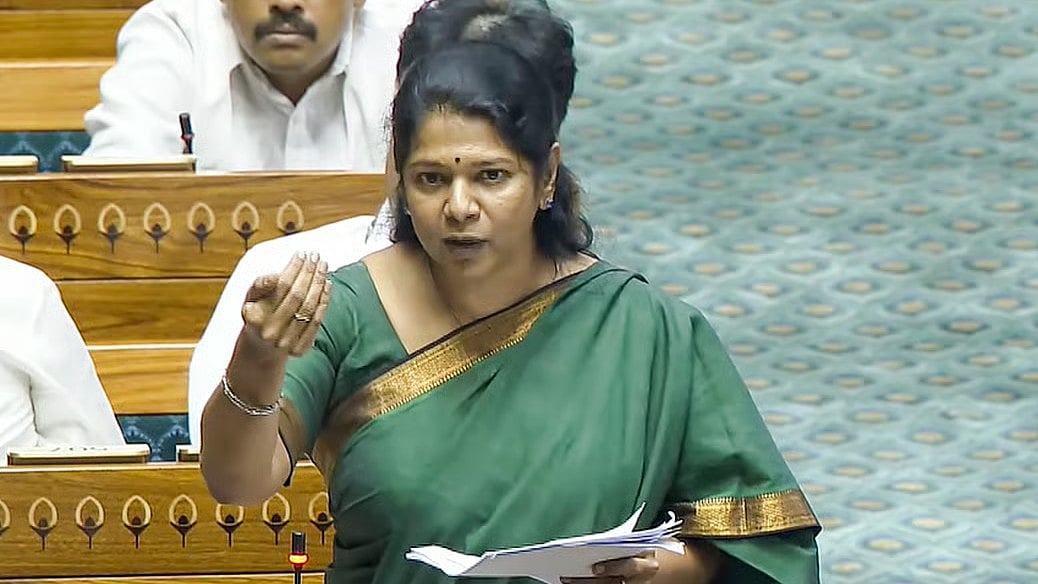 ரயில்வேயில் காலி பணியிடங்கள் நிரப்பப்பட்டிருக்கிறதா? : மக்களவையில் கனிமொழி MP கேள்வி!