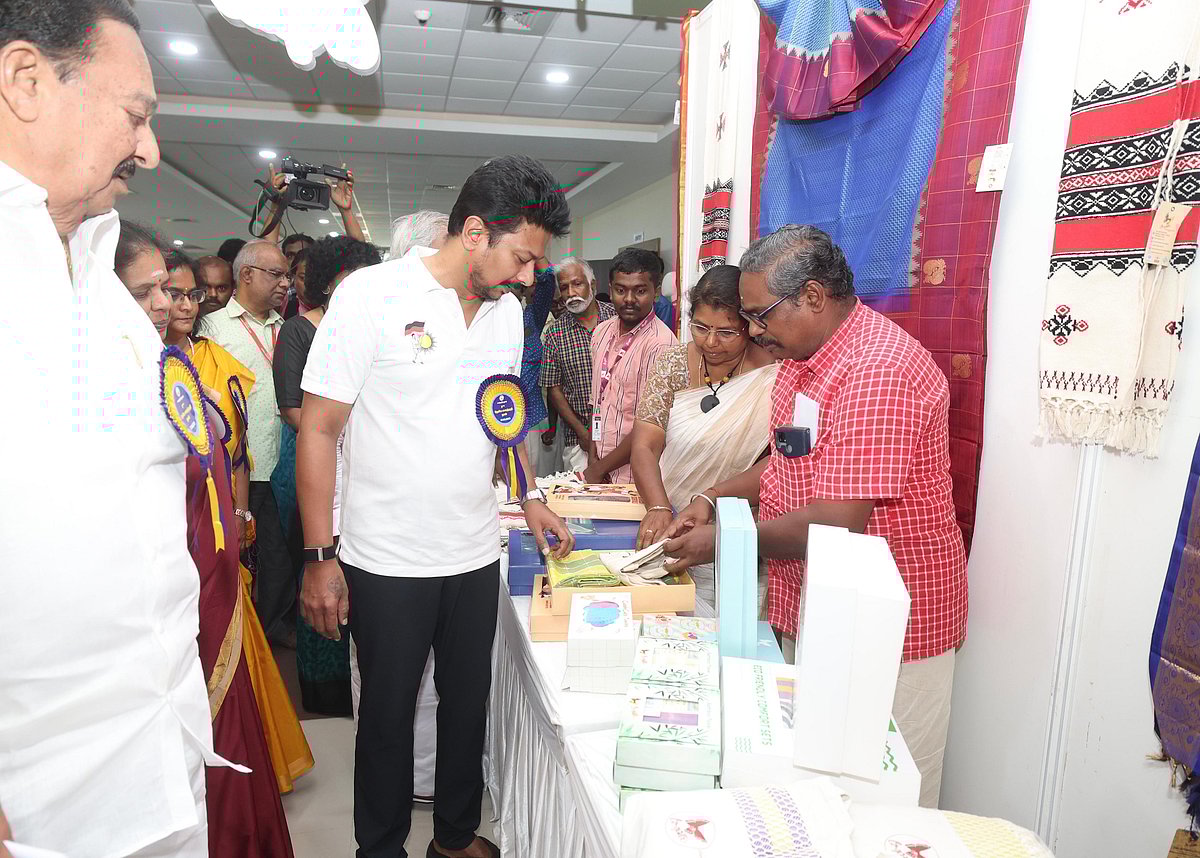 11 வது தேசிய கைத்தறி நாள் விழா : நெசவாளர்களுக்கு வீடு கட்டுவதற்கான ஆணைகளை வழங்கினார் துணை முதலமைச்சர்!