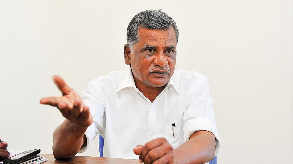 "அதிமுகவை சிதறு தேங்காயாக உடைத்து தெருவில் எறிந்தவர்தான் பழனிசாமி" - முத்தரசன் விமர்சனம் !