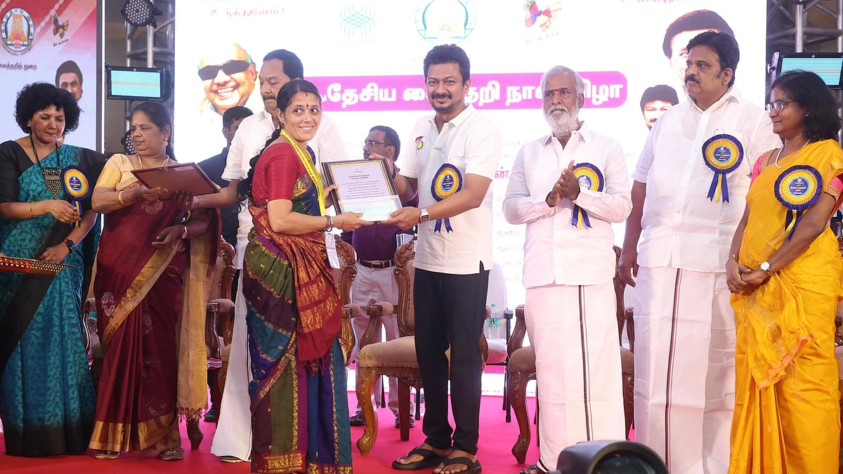 11 வது தேசிய கைத்தறி நாள் விழா : நெசவாளர்களுக்கு வீடு கட்டுவதற்கான ஆணைகளை வழங்கினார் துணை முதலமைச்சர்!