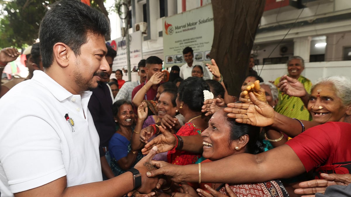 தாயுமானவர் திட்டம் : வயது முதிர்ந்தவர் இல்லங்களுக்கு நேரில் சென்று பொருட்களை வழங்கிய துணை முதலமைச்சர்!