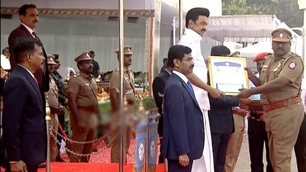 15 காவல்துறை அதிகாரிகளுக்கு பதக்கங்களை வழங்கவுள்ளார் முதலமைச்சர் மு.க.ஸ்டாலின்... விவரம் உள்ளே ! 